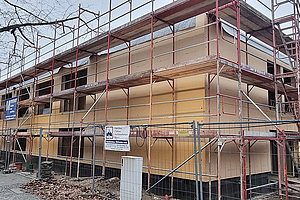 Neubau der Ev. Kita Regenbogenland: Fertigstellung 1. OG (Straßenseite), 21.1.2025 (© Andreas Kaul)