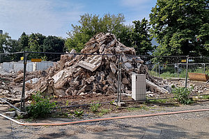 Neubau der Ev. Kita Regenbogenland: Abriss ehem. Diakoniegebäude, 15.8.2024 (© Andreas Kaul)