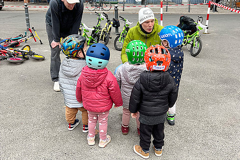 Fahrradprojekt "Zweirad Mini" in der Ev. Kita Viktoria-Luise-Platz, März/April 2025 (© Stefanie Leipholz)