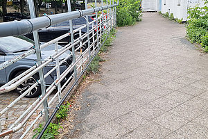 Neubau der Ev. Kita Regenbogenland: Vorbereitung Umschluss Medien, 22.5.2024 (© Andreas Kaul)