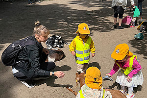 Ev. Kita Viktoria-Luise-Platz: Ausflug in den Tierpark Berlin, 5.6.2026, Streichelzoo (© Stefanie Leipholz)