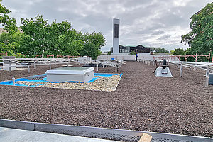Neubau der Ev. Kita Regenbogenland: Vorbereitung Dachbegrünung und Photovoltaik, 11.6.2025 (© Andreas Kaul)