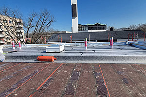 Neubau der Ev. Kita Regenbogenland: Dämmung Dach, 20.3.2025 (© Andreas Kaul)