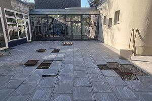 Sanierung der Außenanlagen der Ev. Kita Wunderhaus: Terrasse, 15.4.2025 (© Andreas Kaul)