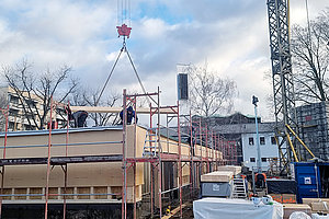 Neubau der Ev. Kita Regenbogenland: Zwei Tage später – Deckeneinzug, 9.1.2025 (© Andreas Kaul)