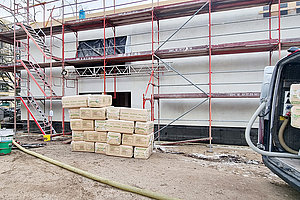 Neubau der Ev. Kita Regenbogenland: Einblasdämmung, 28.1.2025 (© Andreas Kaul)