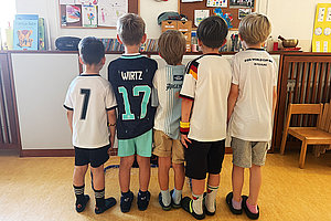 Ev. Kita Viktoria-Luise-Platz: Trikottag zur Fußball-WM, 23. Juni 2026 (© Stefanie Leipholz)