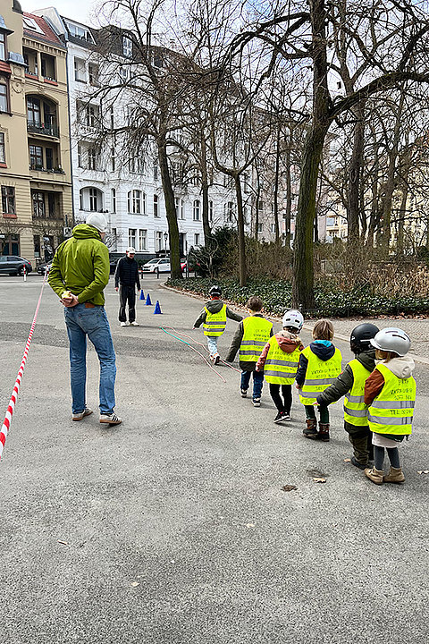 Fahrradprojekt "Zweirad Mini" in der Ev. Kita Viktoria-Luise-Platz, März/April 2025 (© Stefanie Leipholz)